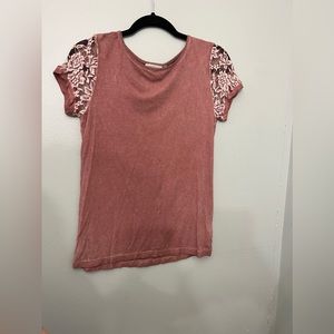S Dantelle lace sleeve tee